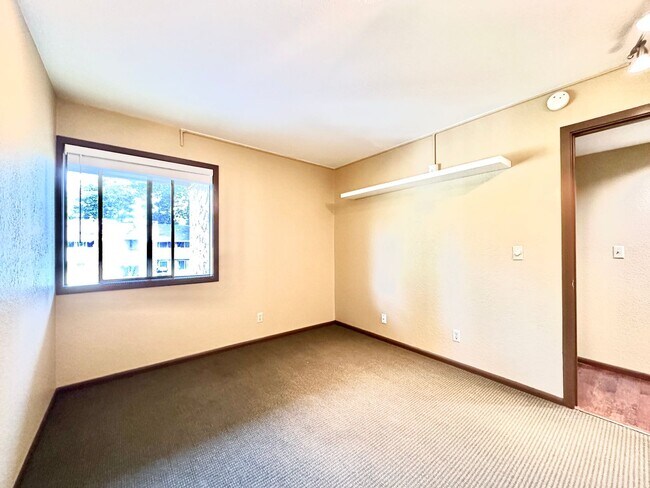 Building Photo - 2bd/2ba Kirkland Condo