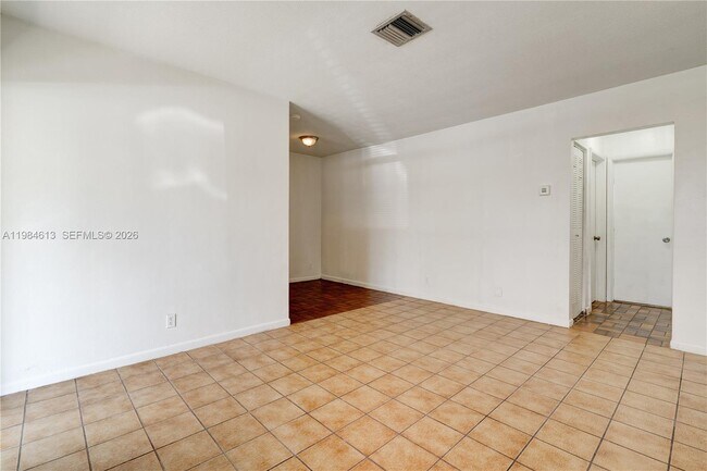 Building Photo - 856 SW 10th St