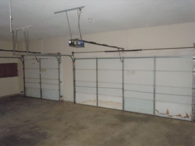 Building Photo - 3-4 Bedroom Executive Home on 5 Acres has 4 Baths and a 3 Car Garage!!