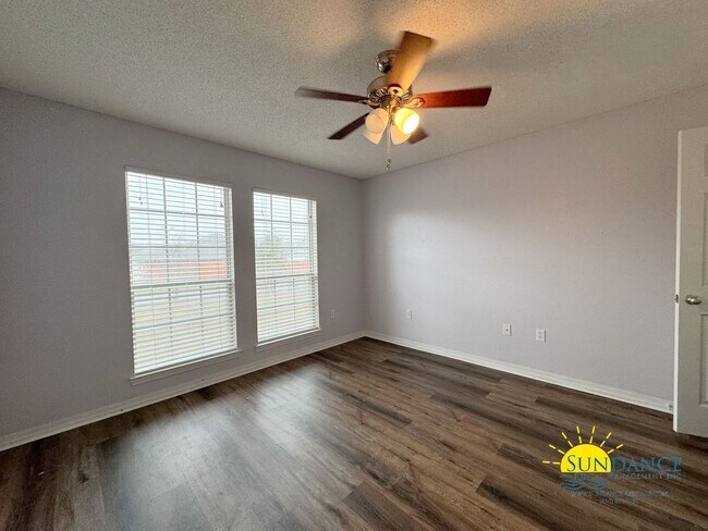 Building Photo - Stunning 4Bedroom Home in Alicia's Place of Crestview!