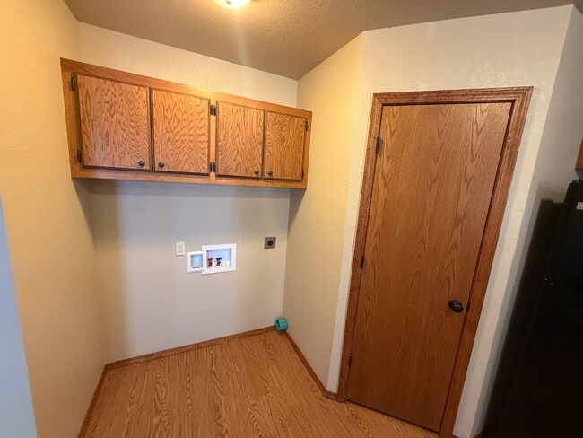 Building Photo - 511b NE 6th St - 511B NE 6th