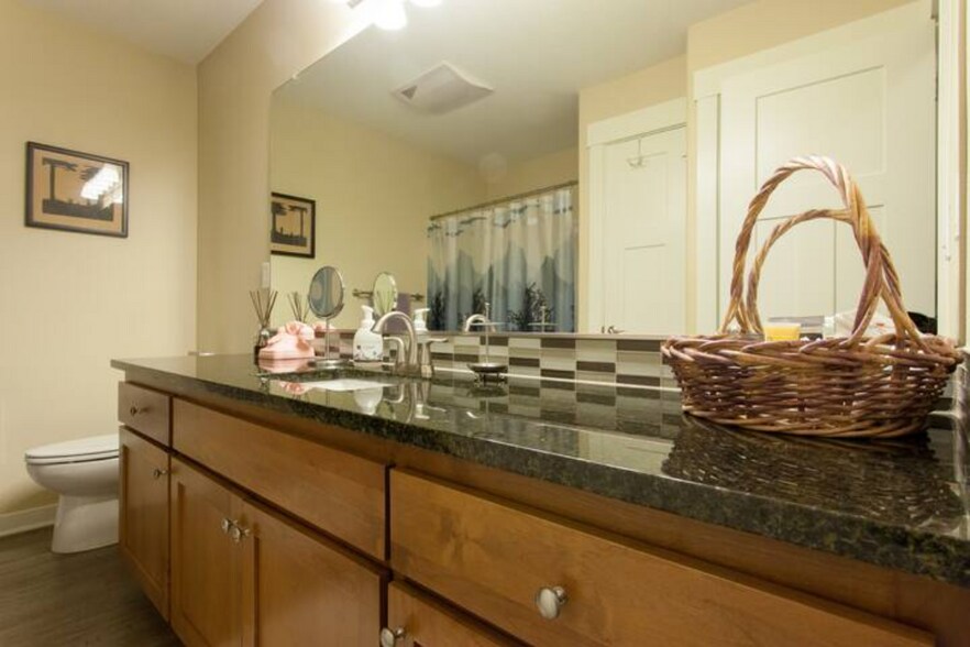 Building Photo - 443 NE GRAHAM ST