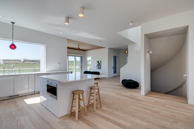 Building Photo - 4043 Serenbe St