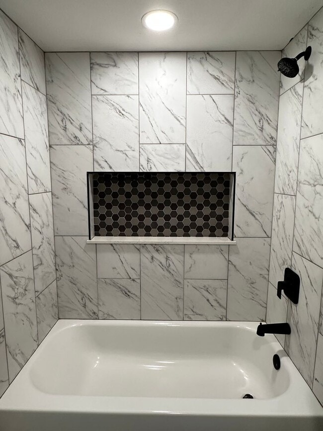 Building Photo - Beautifully Upgraded 3 Bedroom 1 Bathroom ...