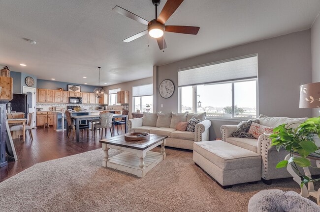 Building Photo - Stunning 4 Bed, 3 1/2 Bath House in Severance!