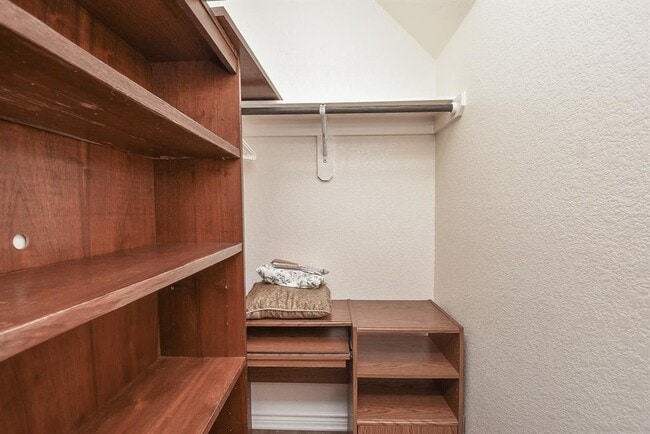 Building Photo - 205 De Koven St