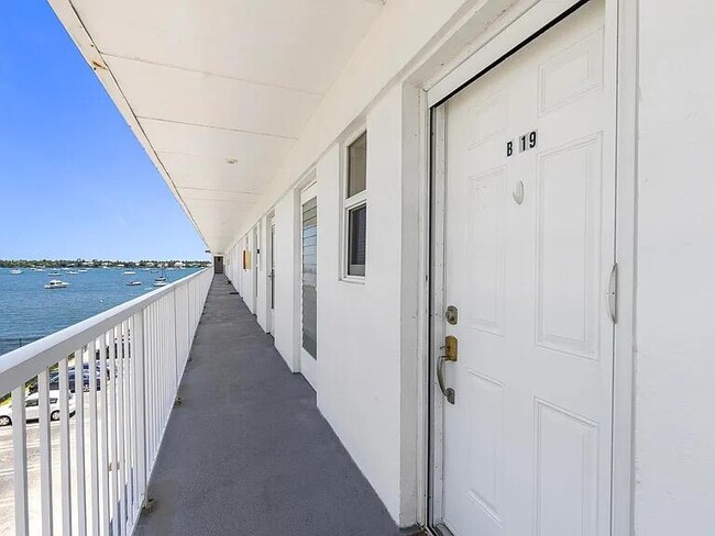 Building Photo - 4500 N Flagler Dr