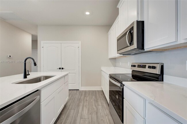 Building Photo - 1734 Party Pl