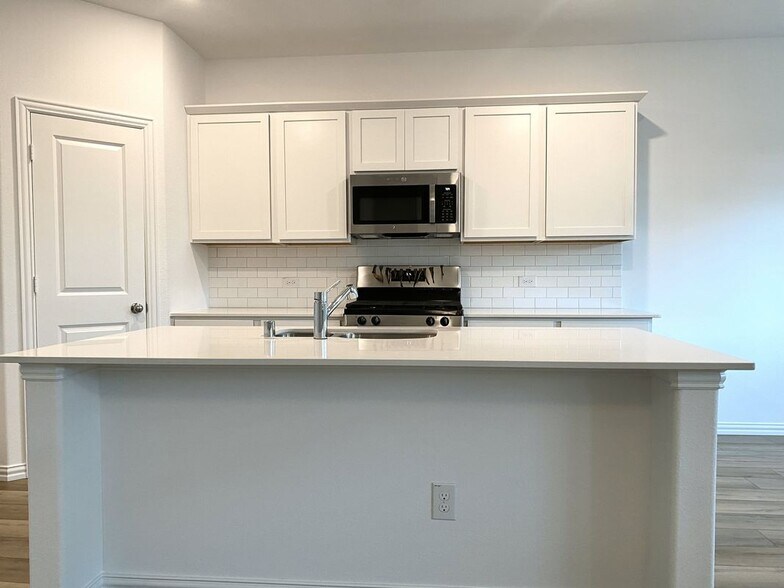 Building Photo - 1201 Sassafras Dr