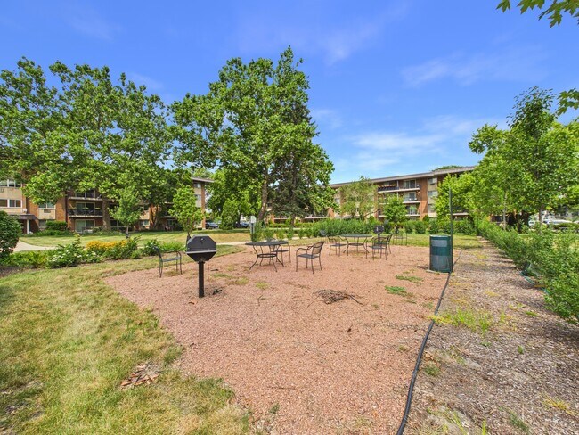 Building Photo - 2210 S Goebbert Rd