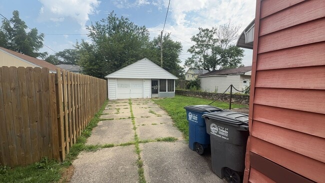 Building Photo - Charming 2-Bedroom Home in Toledo – Cozy & Convenient!