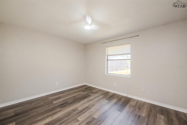Building Photo - 9 Four Sixes Cir
