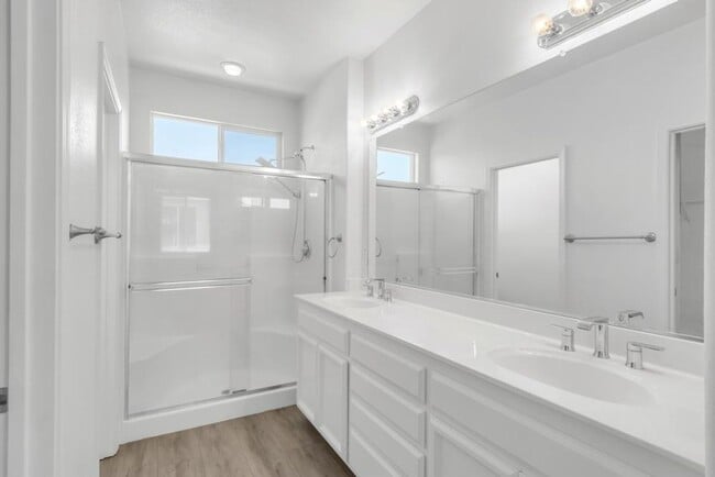 Building Photo - Beautiful 3 bed 2.5 bath in Natomas!