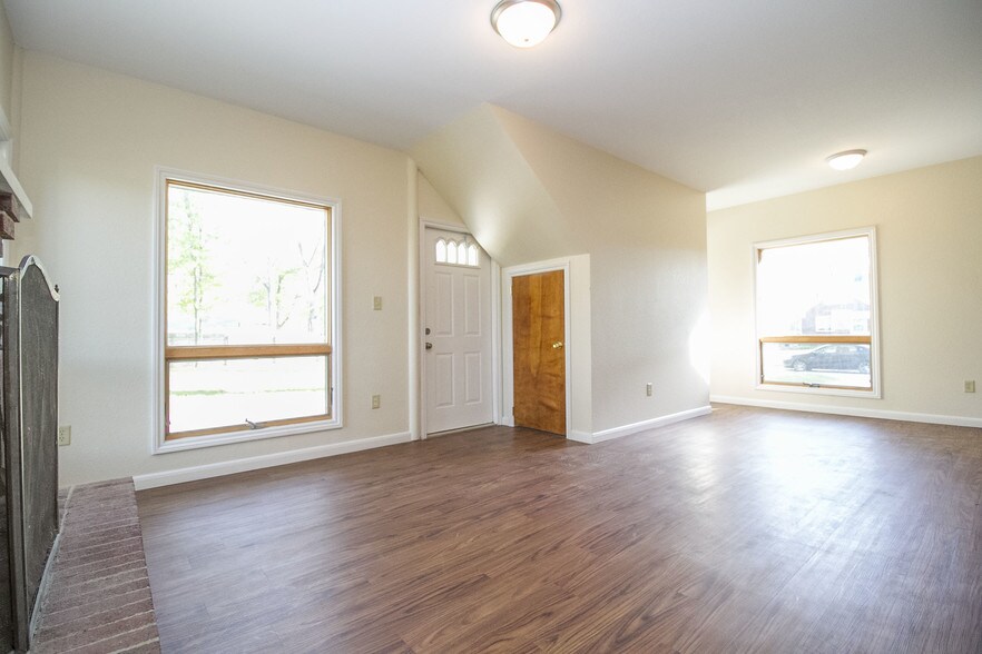 Building Photo - 2943 Escott Ave