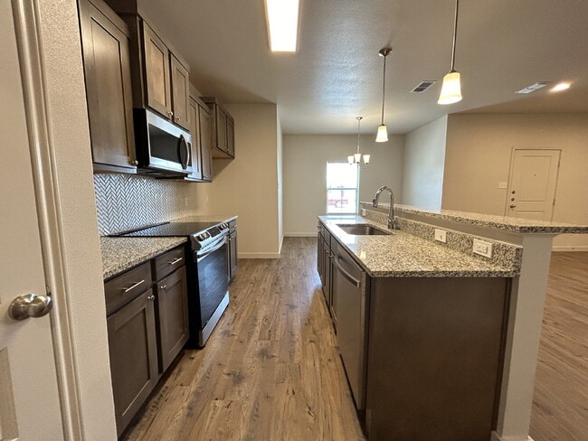 Building Photo - Beautiful 2-Story Townhome!