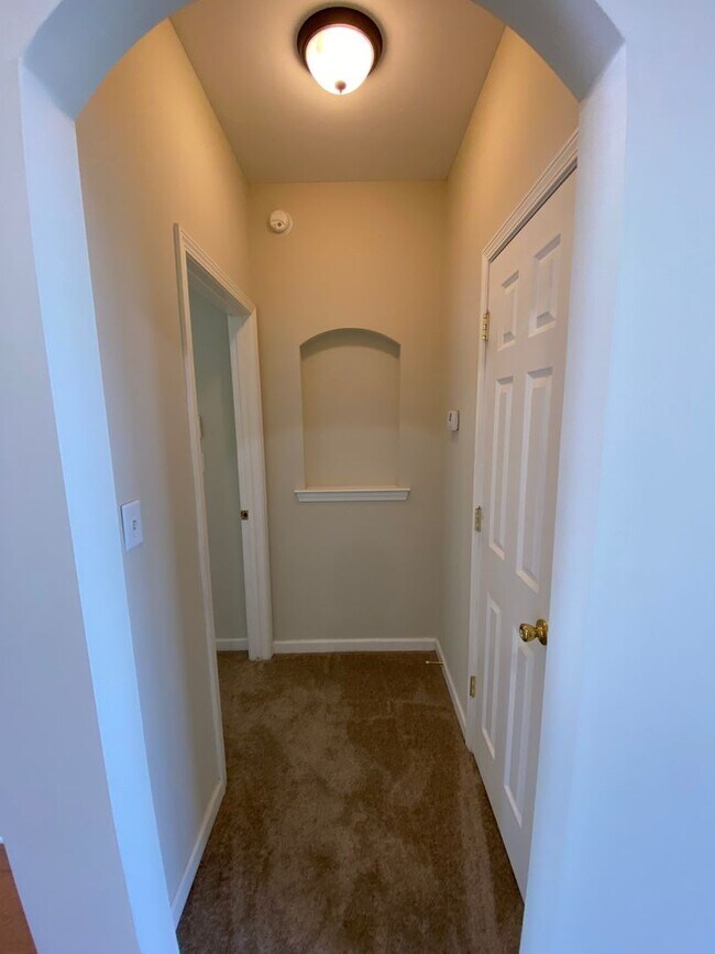 Building Photo - LARGE AND SPACIOUS HOME IN BARTLETT/ARLINGTON