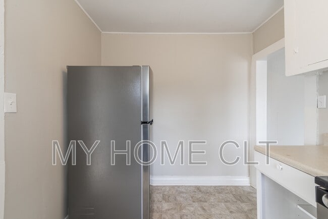 Building Photo - 1017 Holland Ave