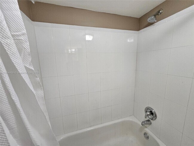 Building Photo - 7490 Miami Lakes Dr