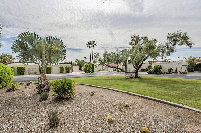 Building Photo - 7322 E Sierra Vista Dr