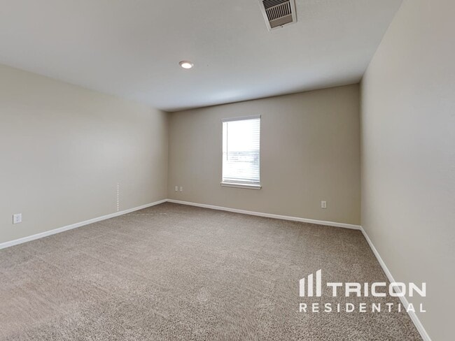 Building Photo - 100 Comanche Plains Rd