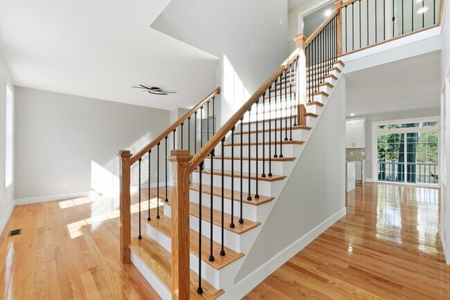 Building Photo - 6 Barrows Rd