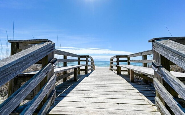 Building Photo - FURNISHED OFF-SEASON MONTHLY RENTAL-STARTING MID-SEPTEMBER '25 (CALL FOR AVAILABLE MONTHS)