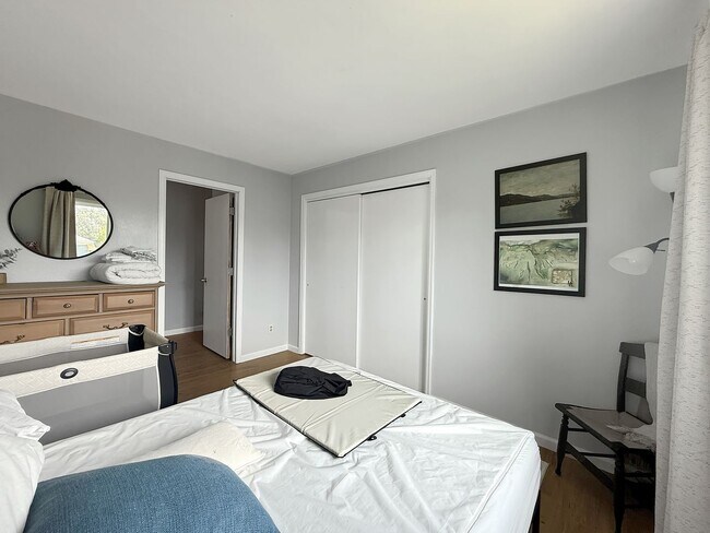 Building Photo - $0 DEPOSIT OPTION. SPACIOUS 4-BEDROOM CENT...