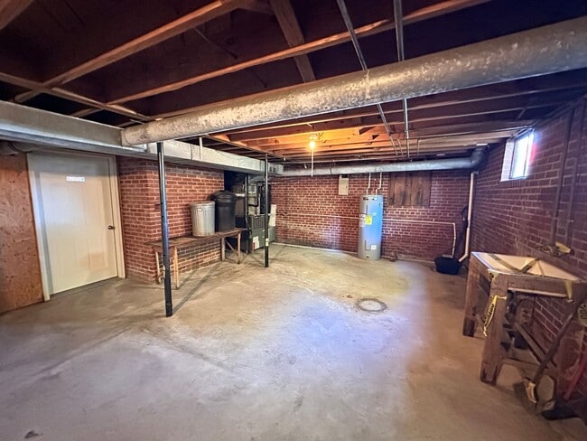 Building Photo - Graham area