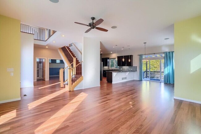 Building Photo - 2421 Rose Ct