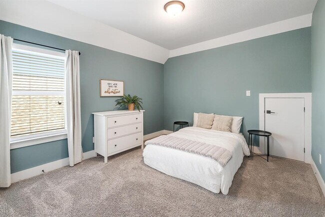 Building Photo - 1113 Wolf Hollow Dr