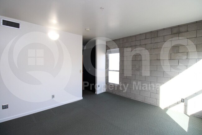 Building Photo - 537 E Willetta St
