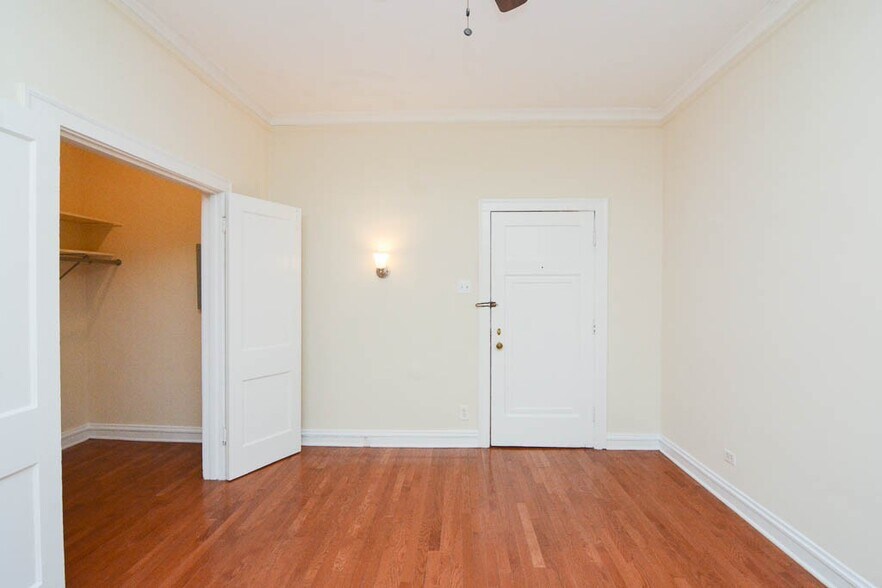Building Photo - 4549 N Damen Ave