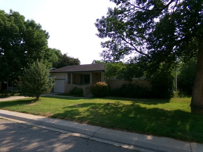 Building Photo - 1132 Ponderosa Dr