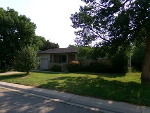 Building Photo - 1132 Ponderosa Dr