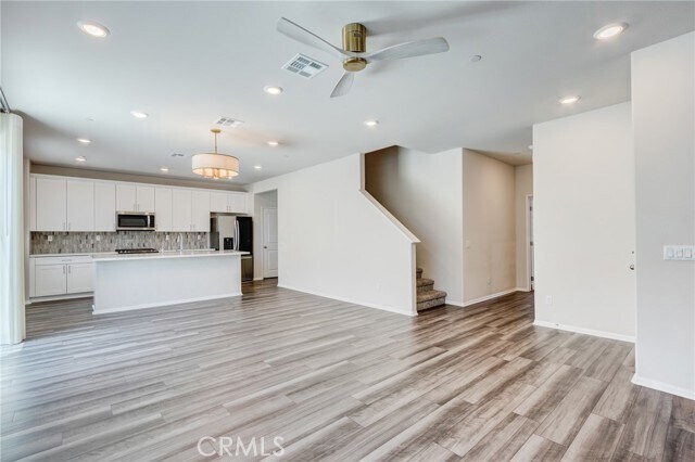 Building Photo - 36469 Shine Dr