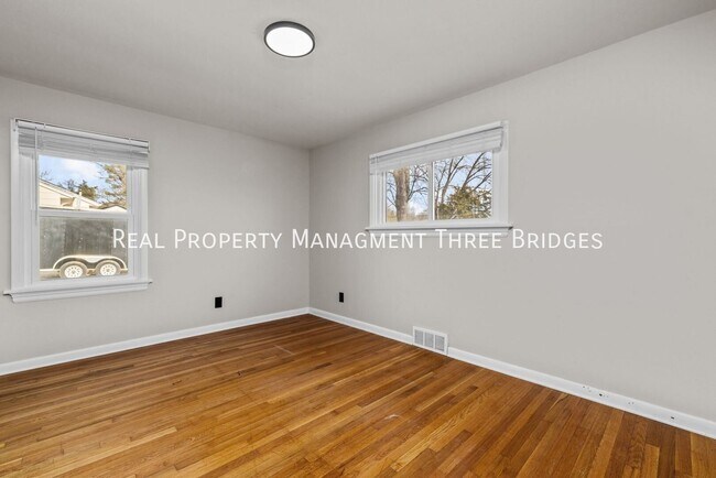 Building Photo - 110 Birchwood Dr