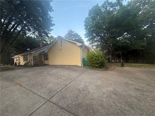 Building Photo - 981 Woodward Park Dr