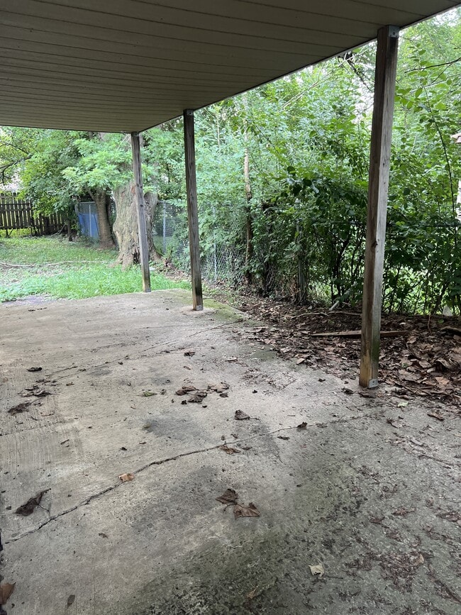 Building Photo - 9819 S Clyde Ave