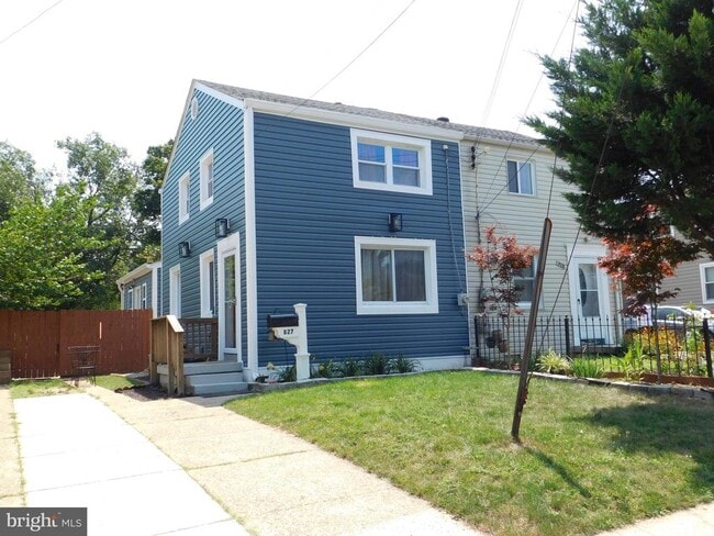 Building Photo - 827 S Harrison St