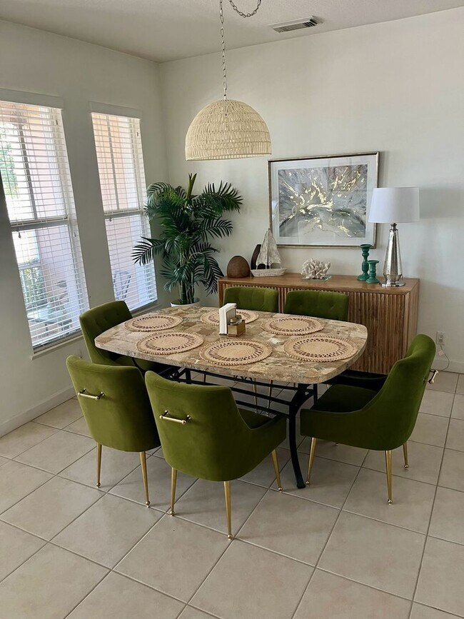 Building Photo - In the Heart of Tradition--3/2.5/2 Townhome!