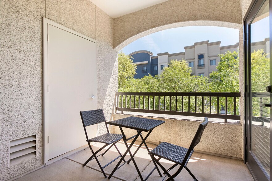 Building Photo - 9450 W Cabela Dr