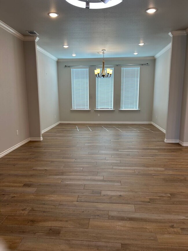 Building Photo - 2032 Twin Falls Dr