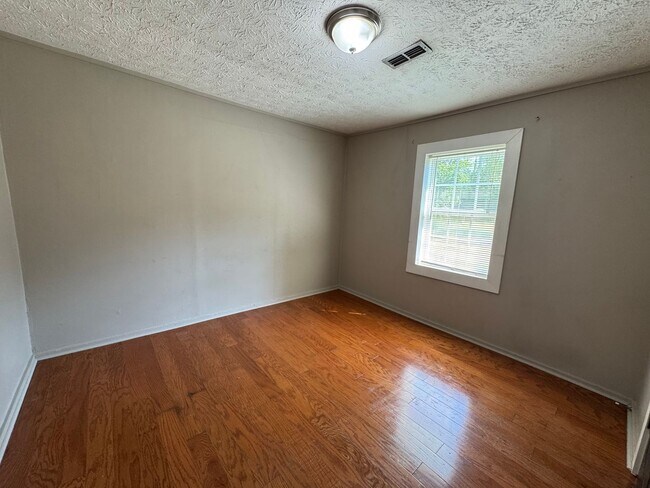 Building Photo - 3/2 House in Armuchee- $1,295