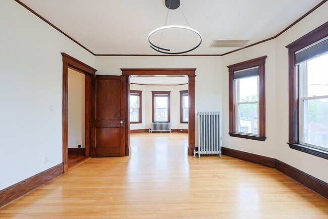 Building Photo - 294 Belmont St