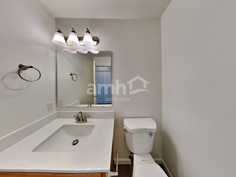 Building Photo - 17712 2nd Ave Ct E