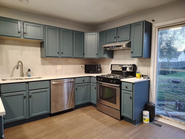 Building Photo - 434 Kenyon Ave