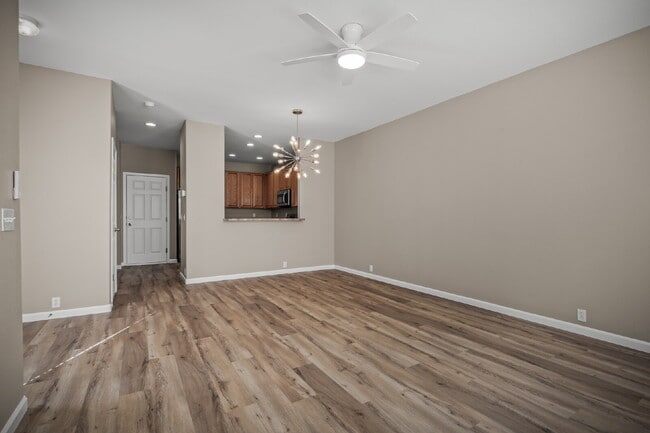 Building Photo - Beautiful 2 Bedroom End-Unit Townhouse in Montarbor Villas w/ Mountain Views