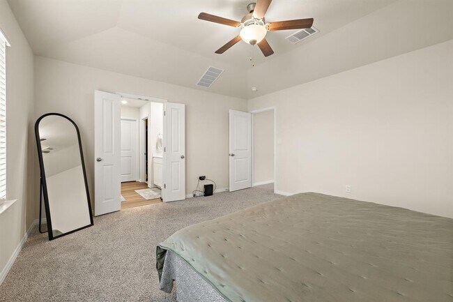 Building Photo - 129 Greenway Ln