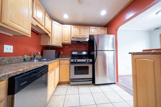 Building Photo - 2708 Terraceview Ct