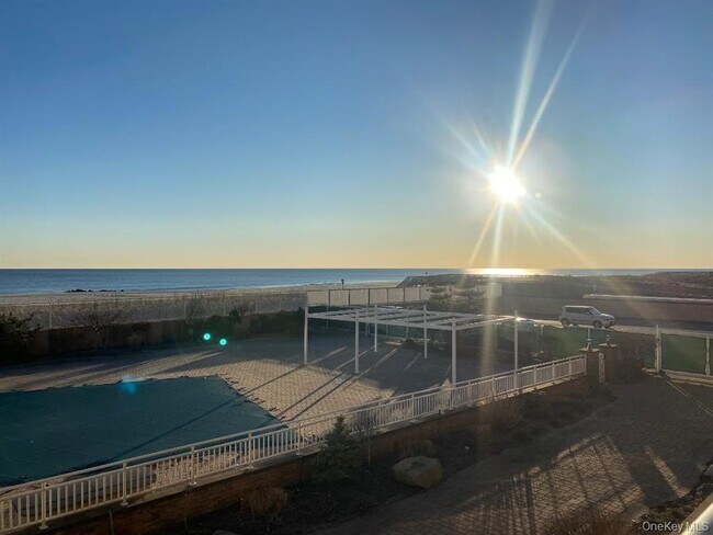 Building Photo - 830 Shore Rd